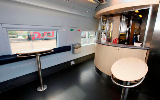 Sapsan, the dining car.